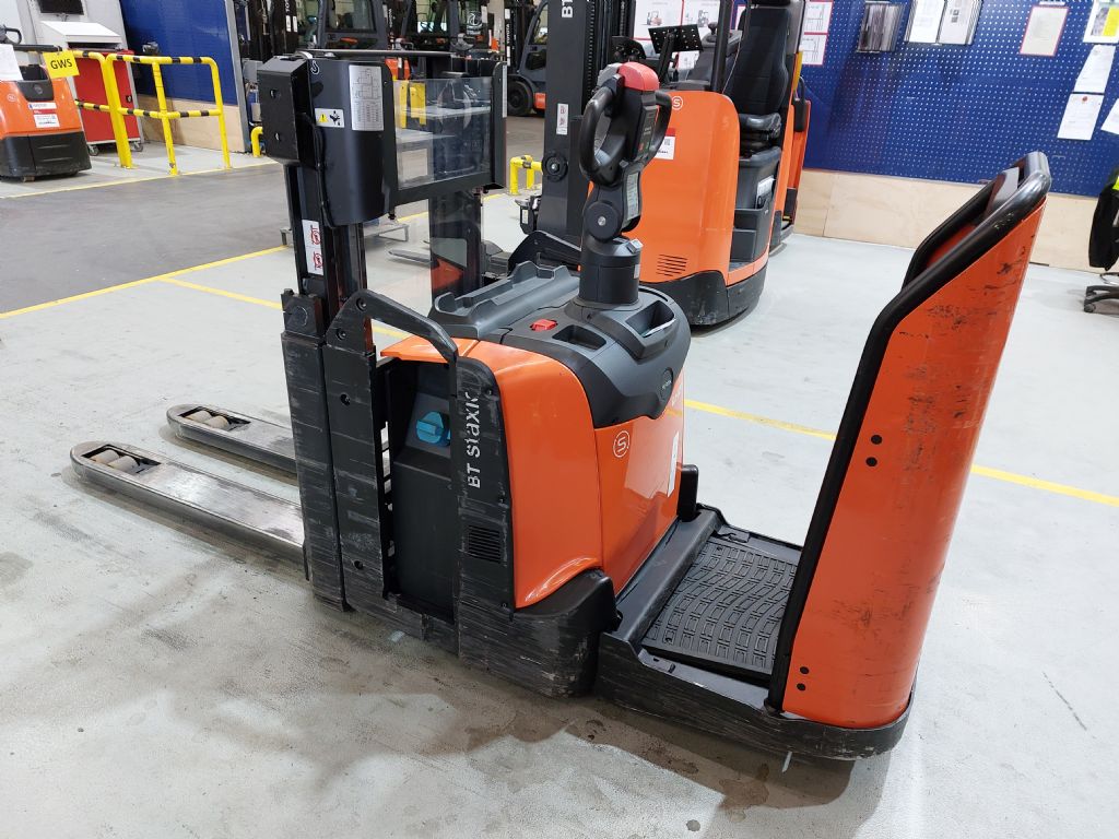 Toyota SPE200D Hochhubwagen www.heinbockel-gabelstapler.de