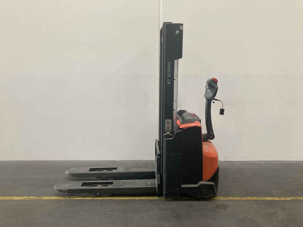 Toyota SWE100 Hochhubwagen gabelstapler-nord.de