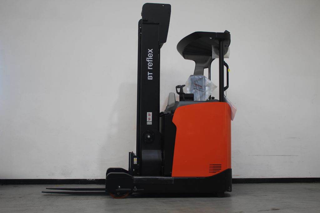Toyota RRE140H Schubmaststapler kirchnerpartner.de