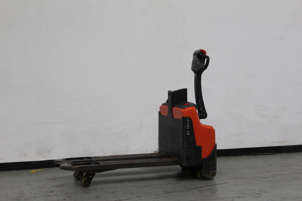 Toyota LWI160 Niederhubwagen www.foerdertechnik-rietberg.de Toyota LWI160 Niederhubwagen www.foerdertechnik-rietberg.de