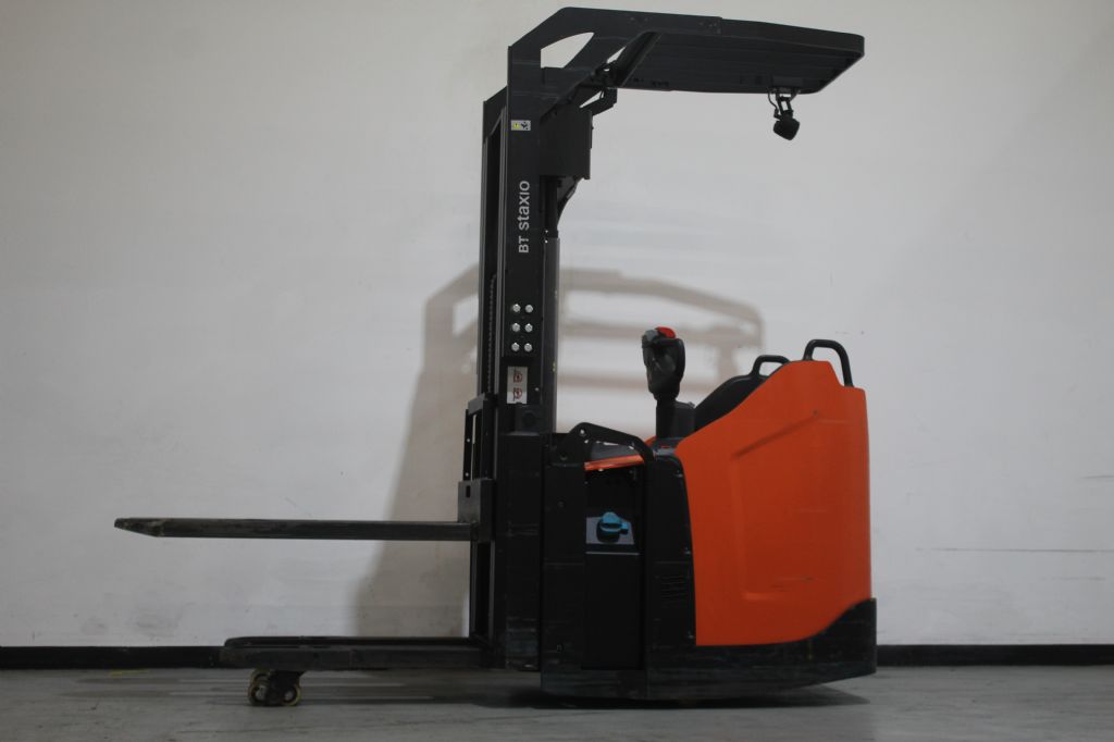 Toyota SPE140L Hochhubwagen loeffler-gabelstapler.de