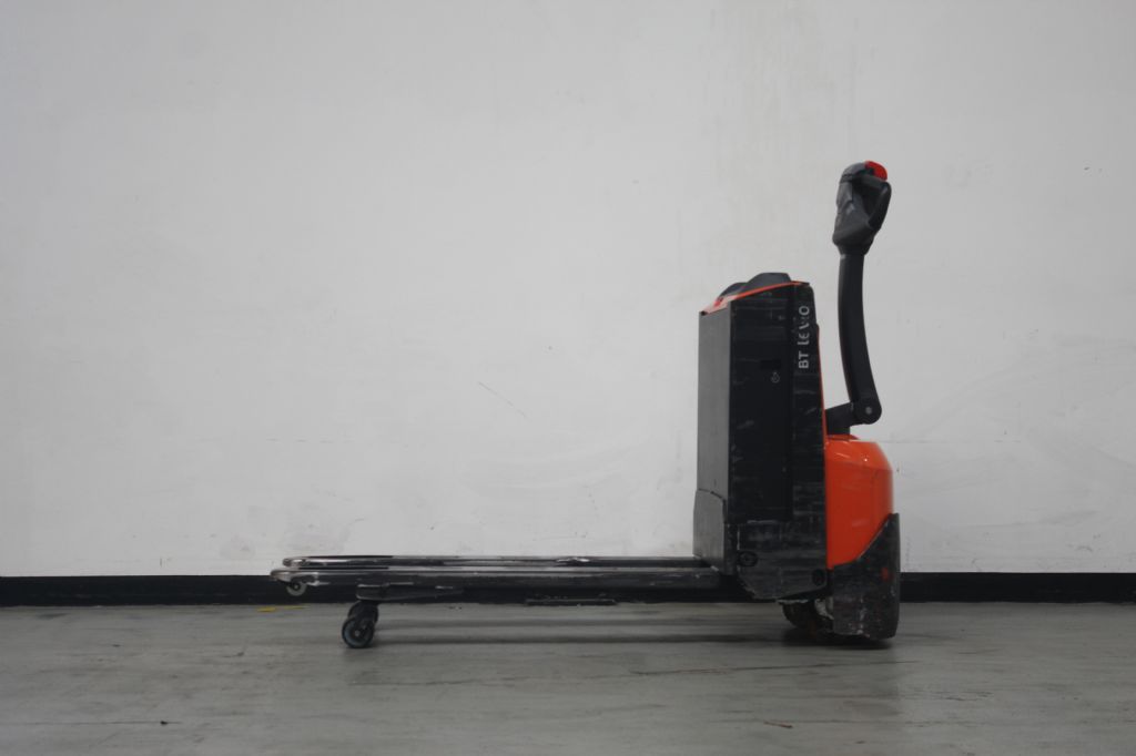 Toyota LWE140 Niederhubwagen gfg-gabelstapler.de