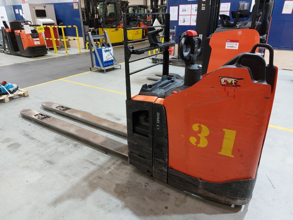 Toyota LPE250 Niederhubwagen www.heinbockel-gabelstapler.de