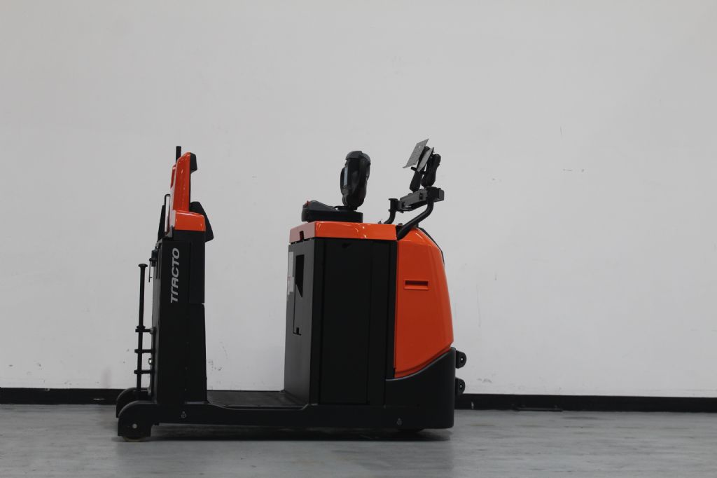 Toyota TSE500 Schlepper loeffler-gabelstapler.de