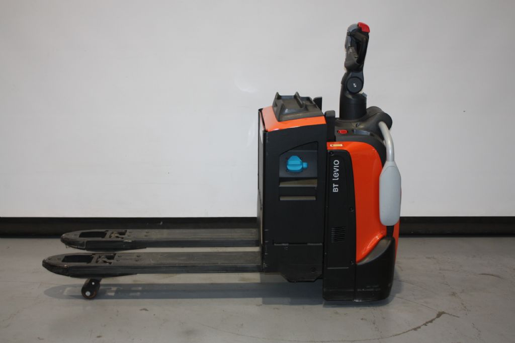 Toyota LPE200 Niederhubwagen loeffler-gabelstapler.de