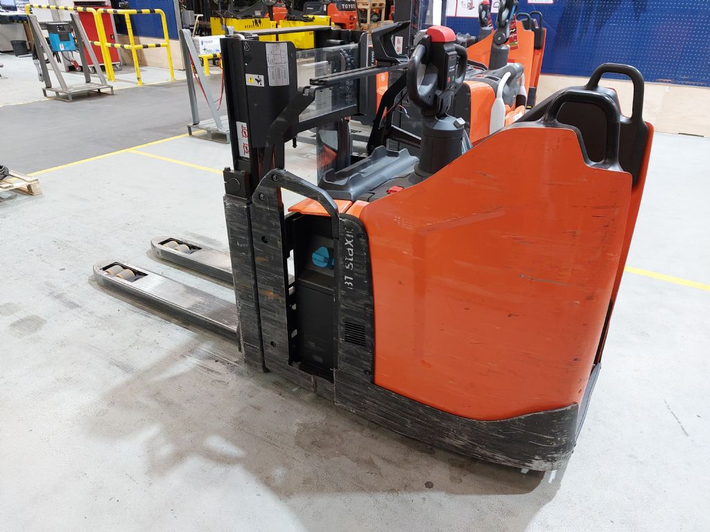 Toyota SPE200D Hochhubwagen loeffler-gabelstapler.de