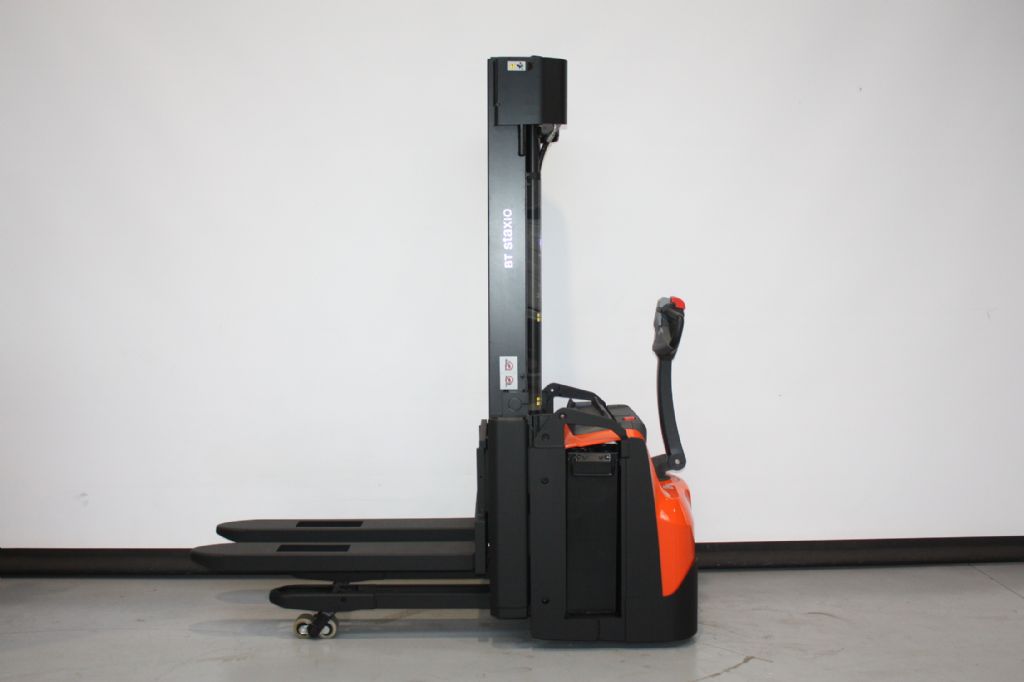 Toyota SWE160L Hochhubwagen loeffler-gabelstapler.de