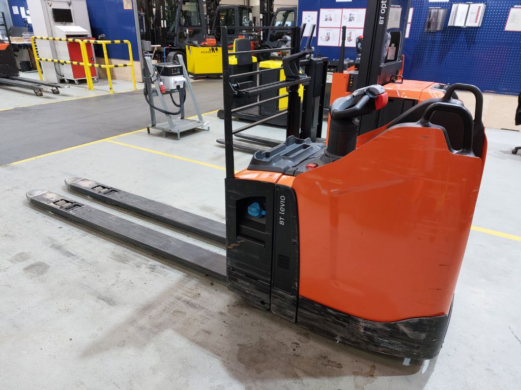 Toyota LPE250 Niederhubwagen www.heinbockel-gabelstapler.de