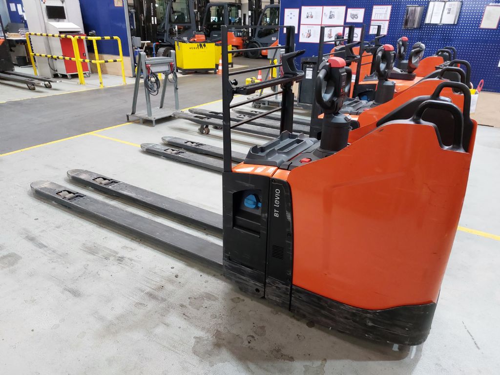 Toyota LPE250 Niederhubwagen www.heinbockel-gabelstapler.de