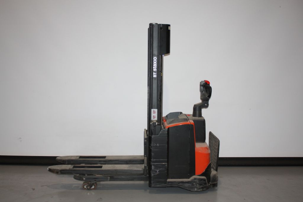Toyota SWE120L Hochhubwagen loeffler-gabelstapler.de