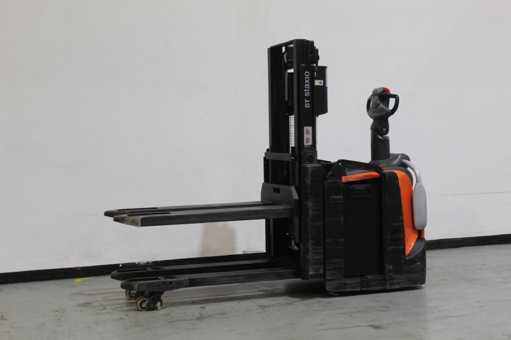 Toyota SPE200D Hochhubwagen www.heinbockel-gabelstapler.de