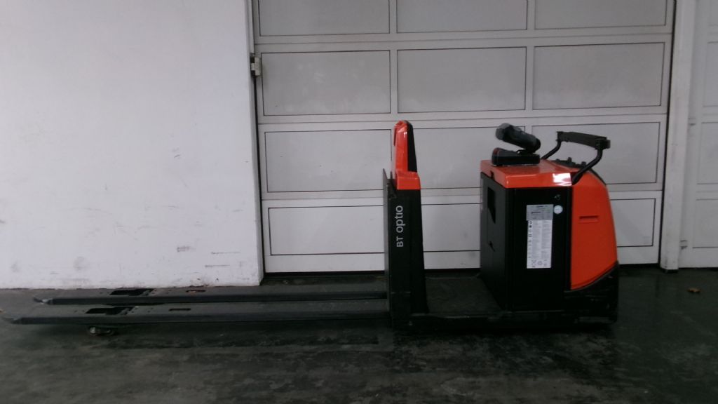 Toyota OSE250 Niederhubkommissionierer loeffler-gabelstapler.de