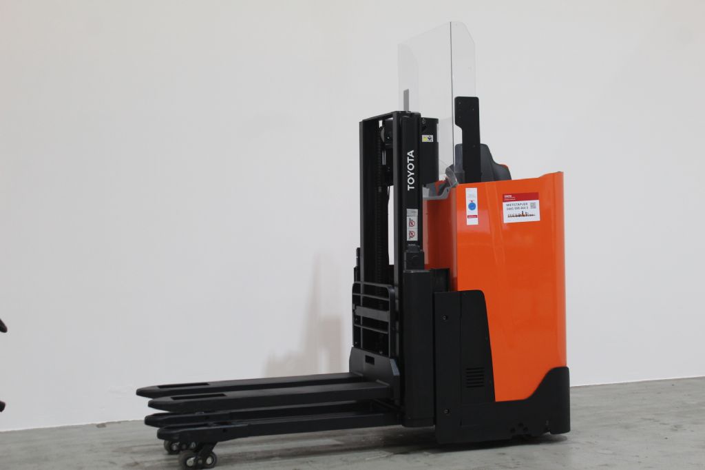 Toyota SSI200D Quersitzstapler loeffler-gabelstapler.de