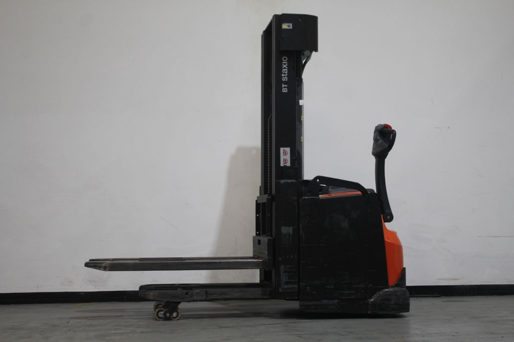 Toyota SWE160L Hochhubwagen www.heinbockel-gabelstapler.de