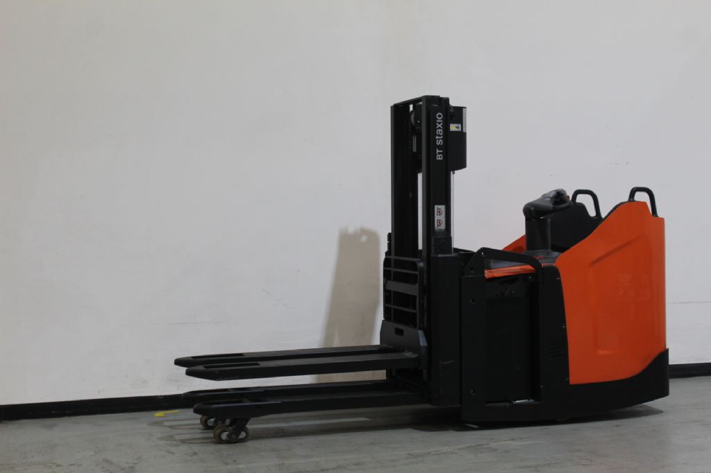 Toyota SPE200D Hochhubwagen loeffler-gabelstapler.de