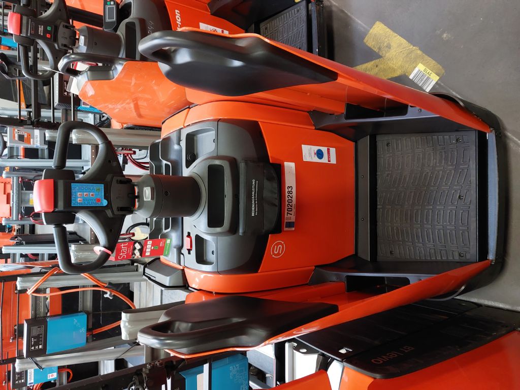 Toyota LPE220 Niederhubwagen www.heinbockel-gabelstapler.de