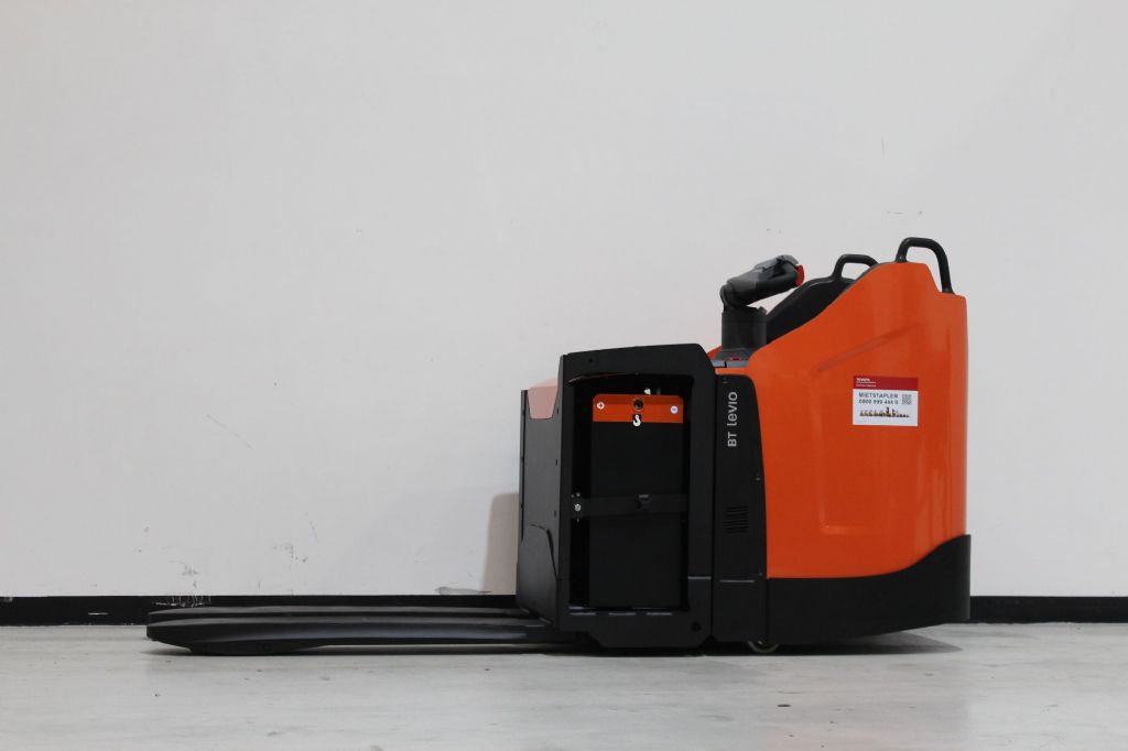 Toyota LPE220 Niederhubwagen www.foerdertechnik-rietberg.de Toyota LPE220 Niederhubwagen www.foerdertechnik-rietberg.de