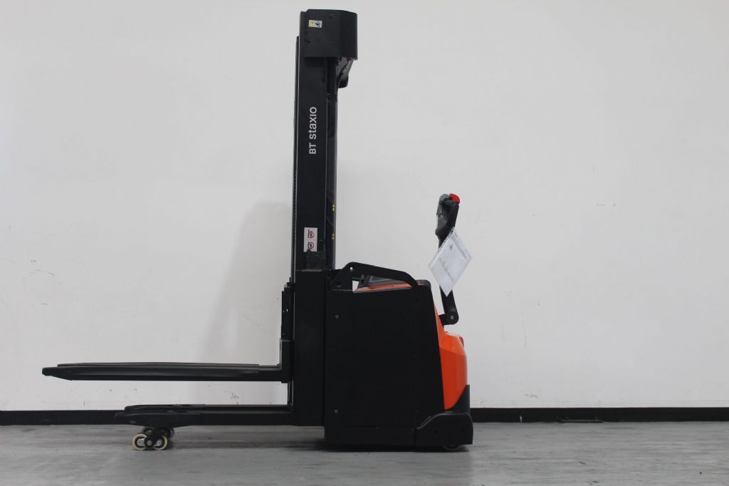 Toyota SWE160L Hochhubwagen loeffler-gabelstapler.de