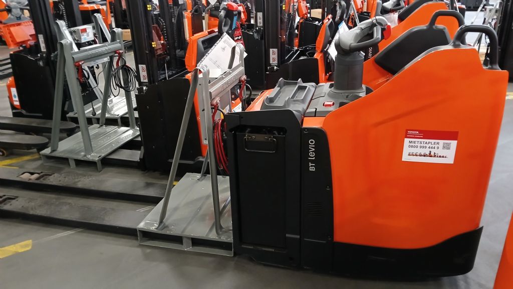 Toyota LPE220 Niederhubwagen loeffler-gabelstapler.de