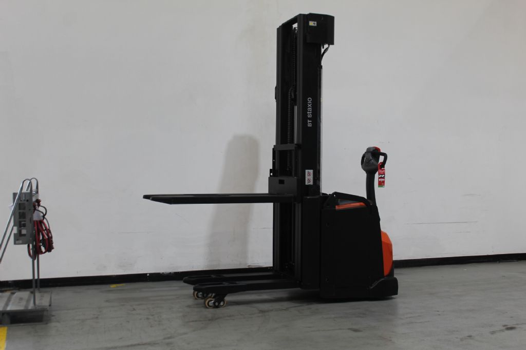 Toyota SWE160L Hochhubwagen www.foerdertechnik-rietberg.de Toyota SWE160L Hochhubwagen www.foerdertechnik-rietberg.de