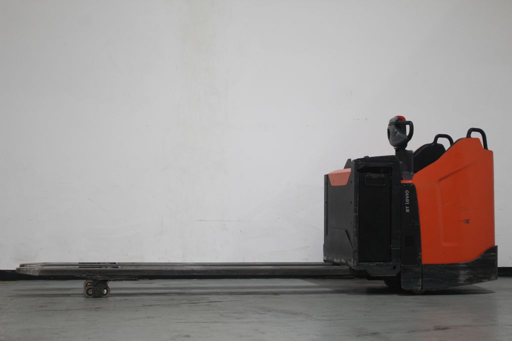 Toyota LPE220 Niederhubwagen loeffler-gabelstapler.de