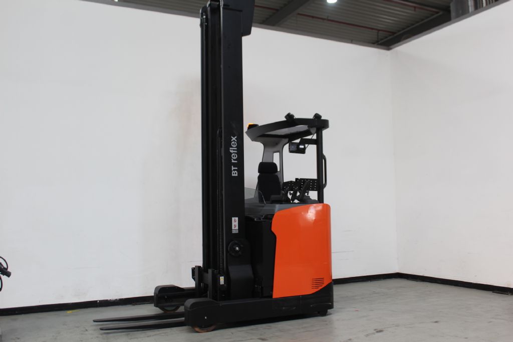 Toyota RRE160H Schubmaststapler www.foerdertechnik-rietberg.de Toyota RRE160H Schubmaststapler www.foerdertechnik-rietberg.de