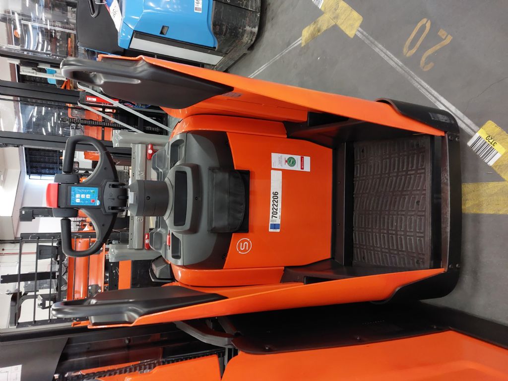 Toyota LPE220 Niederhubwagen www.heinbockel-gabelstapler.de