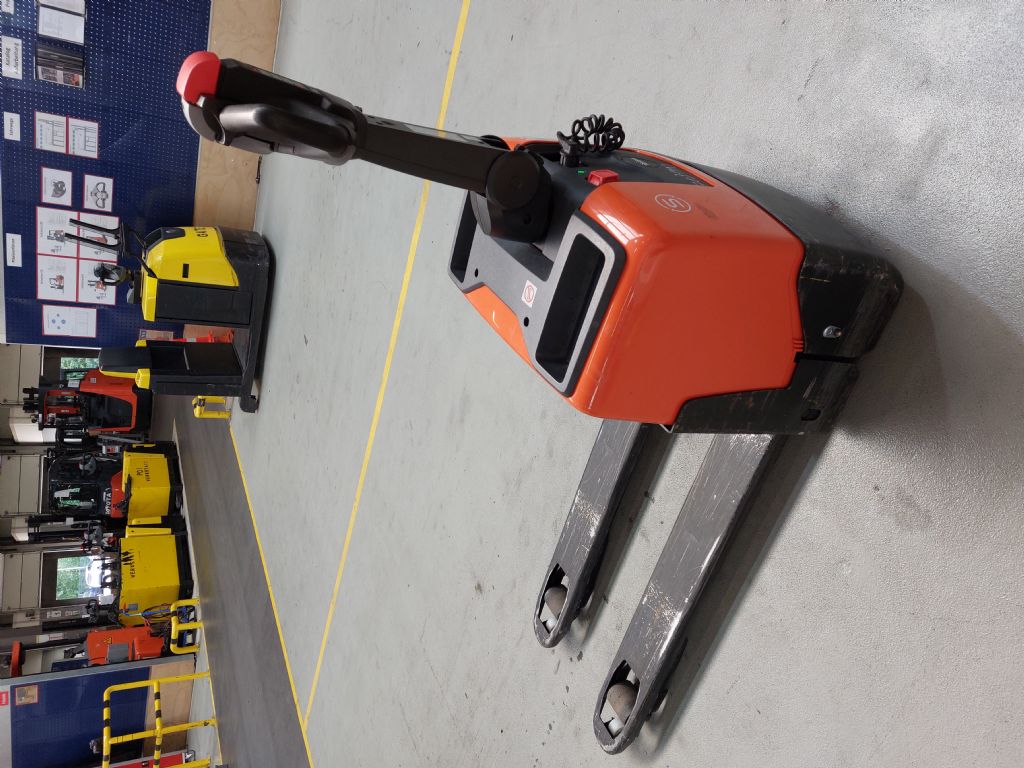 Toyota LWE130 Niederhubwagen www.foerdertechnik-rietberg.de Toyota LWE130 Niederhubwagen www.foerdertechnik-rietberg.de