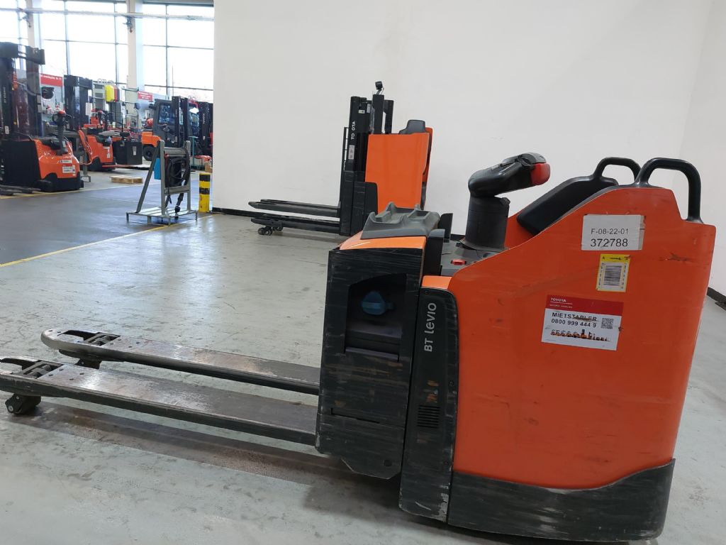 Toyota LPE220 Niederhubwagen loeffler-gabelstapler.de