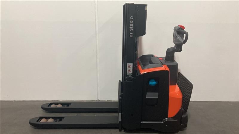 Toyota SWE200D Hochhubwagen loeffler-gabelstapler.de