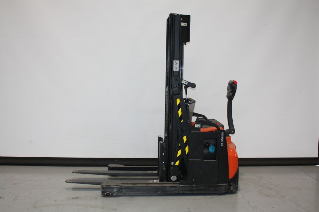 Toyota SWE120XR Hochhubwagen loeffler-gabelstapler.de