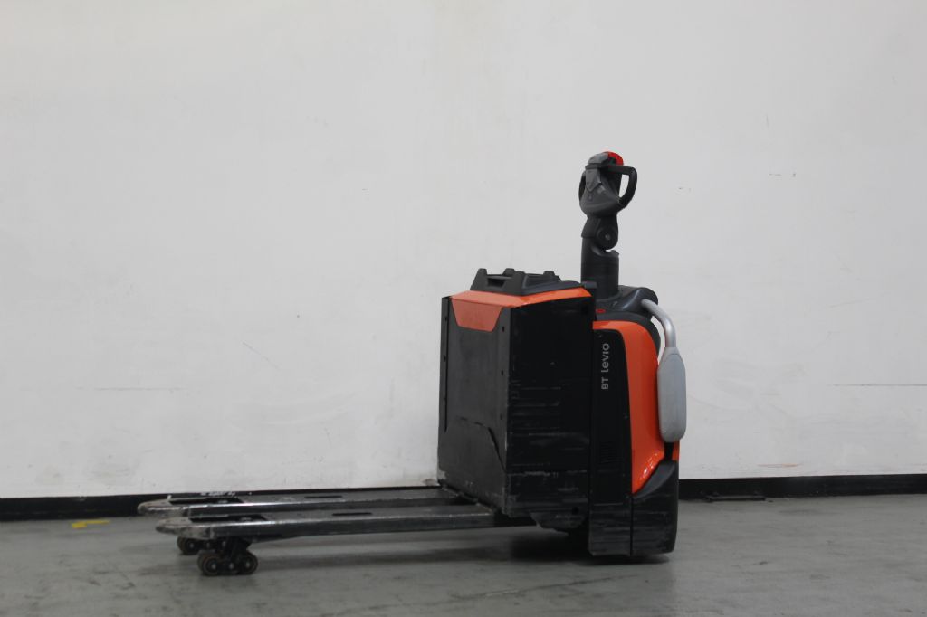 Toyota LPE200 Niederhubwagen www.heinbockel-gabelstapler.de