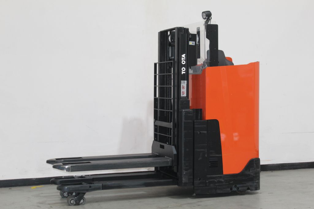 Toyota SSI200D Quersitzstapler kirchnerpartner.de