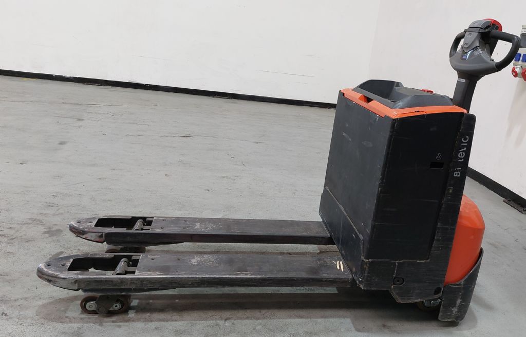 Toyota LWE200 Niederhubwagen loeffler-gabelstapler.de