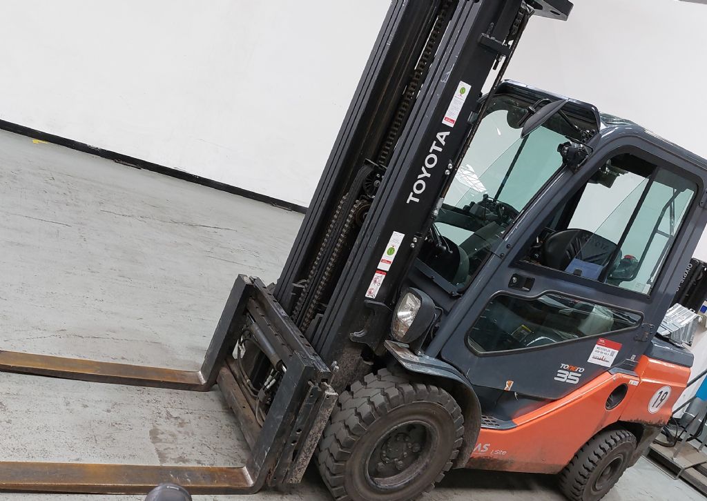 Toyota 52-8FDJF35 Dieselstapler www.foerdertechnik-rietberg.de Toyota 52-8FDJF35 Dieselstapler www.foerdertechnik-rietberg.de