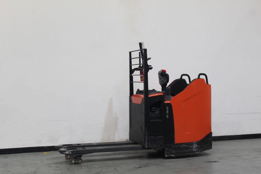 Toyota LPE250 Niederhubwagen loeffler-gabelstapler.de