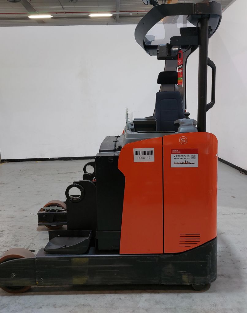 Toyota RRE200HE Schubmaststapler loeffler-gabelstapler.de