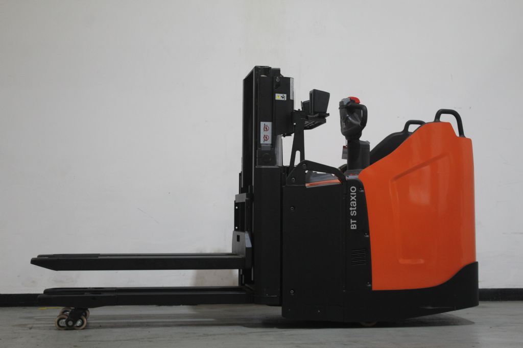 Toyota SPE200D Hochhubwagen gfg-gabelstapler.de
