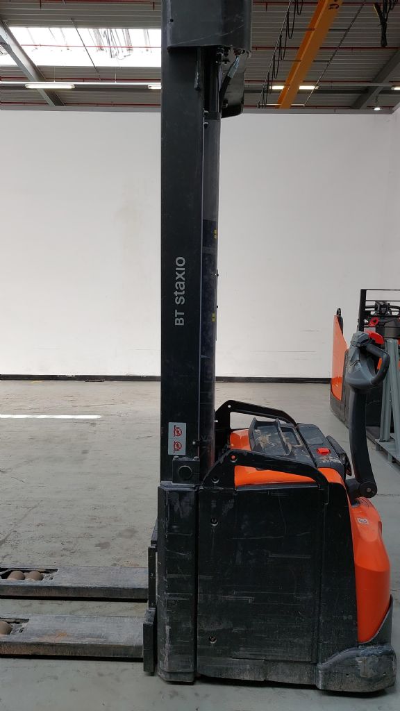 Toyota SWE160L Hochhubwagen loeffler-gabelstapler.de