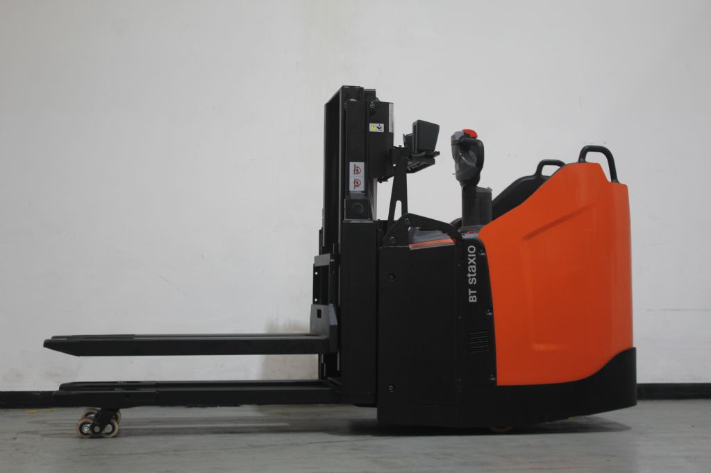 Toyota SPE200D Hochhubwagen gfg-gabelstapler.de