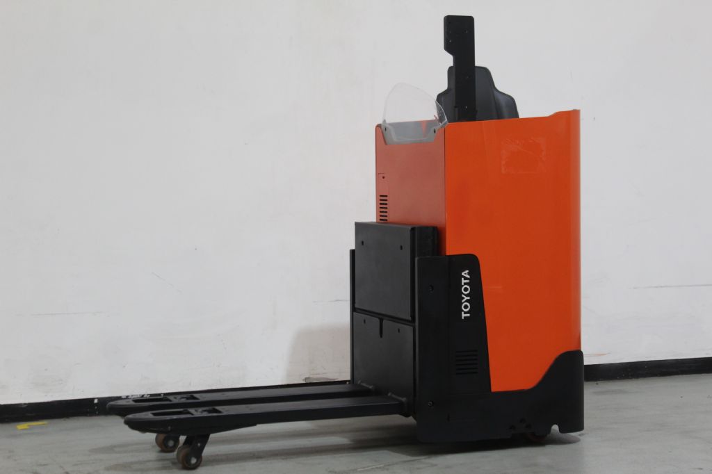 Toyota LSI200 Quersitzhubwagen loeffler-gabelstapler.de