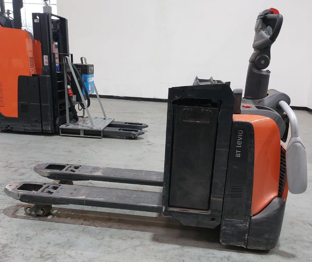 Toyota LPE220 Niederhubwagen loeffler-gabelstapler.de