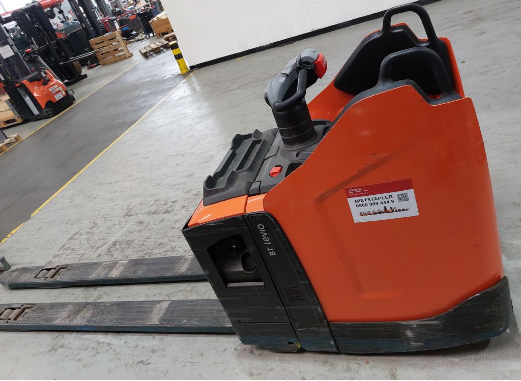 Toyota LPE220 Niederhubwagen loeffler-gabelstapler.de