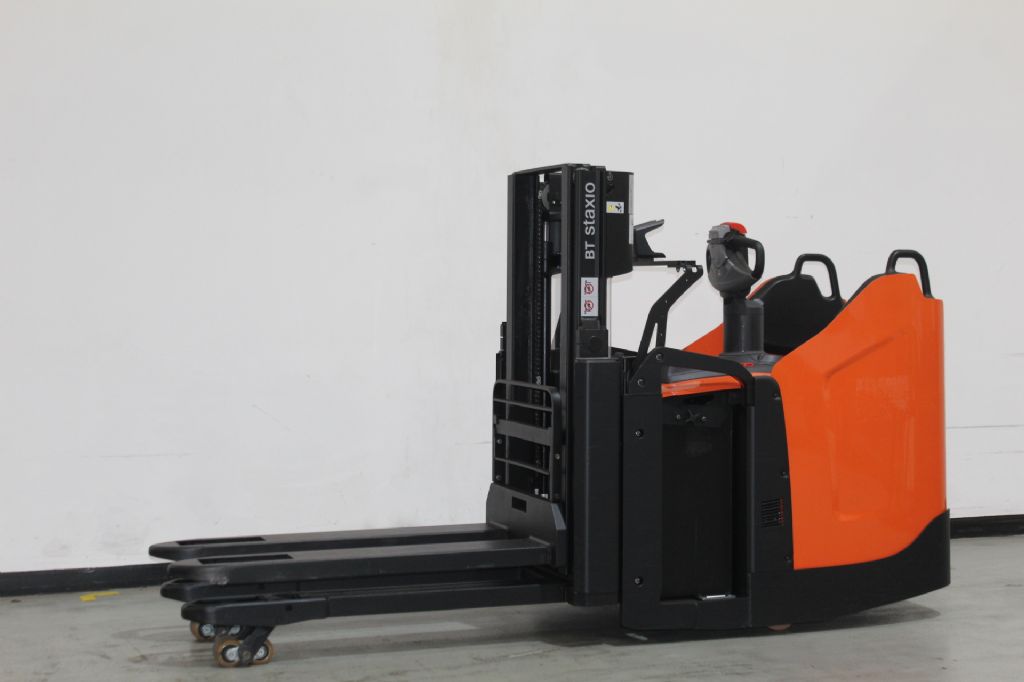 Toyota SPE200D Hochhubwagen loeffler-gabelstapler.de