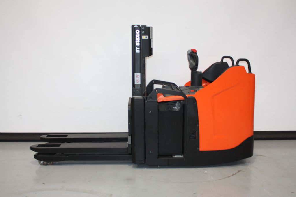 Toyota SPE200D Hochhubwagen loeffler-gabelstapler.de