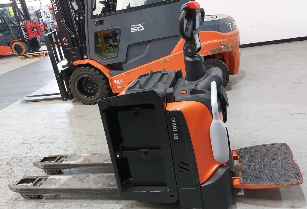 Toyota LPE220 Niederhubwagen loeffler-gabelstapler.de