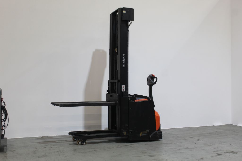 Toyota SWE160L Hochhubwagen loeffler-gabelstapler.de