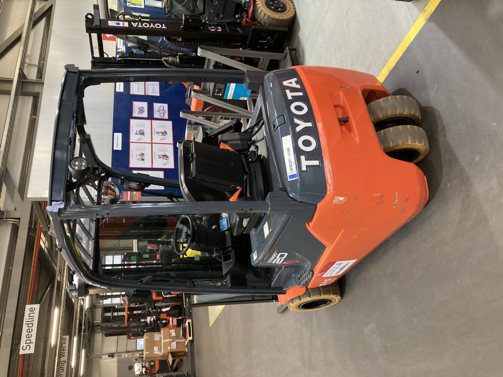 Toyota 8FBE20T Elektro 3 Rad-Stapler gabelstapler-nord.de