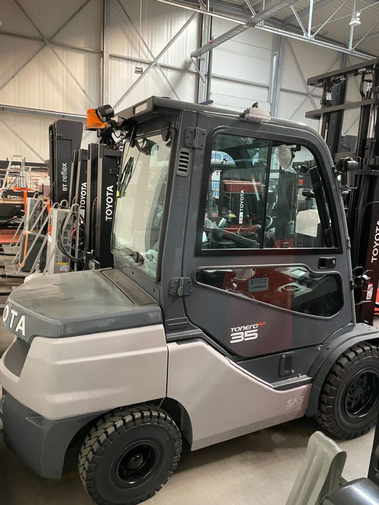 Toyota 56-8FDJ35F Dieselstapler schlueter-gabelstapler.de