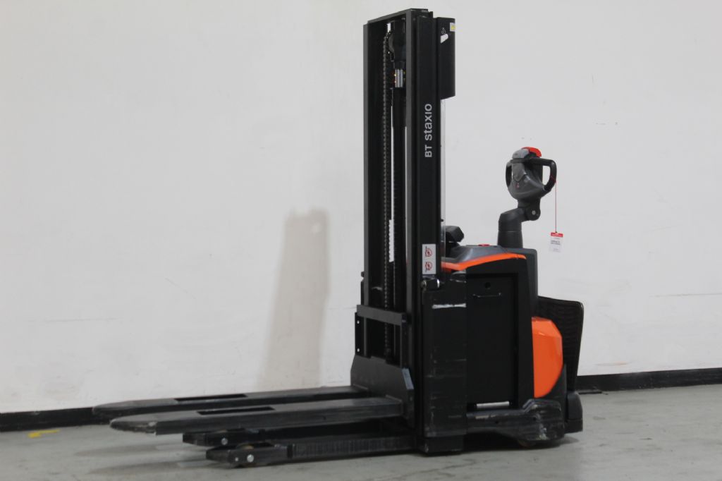 Toyota SWE120 Hochhubwagen loeffler-gabelstapler.de